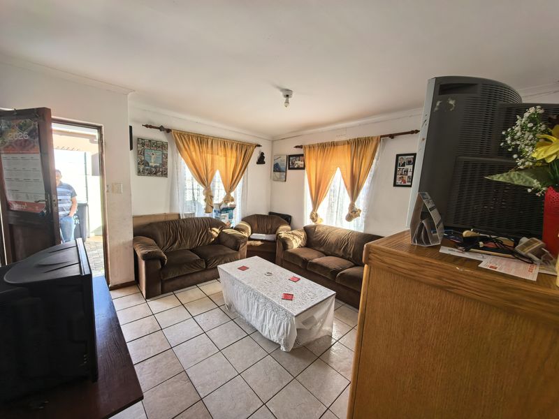 Renovator’s Dream with Table Mountain Views - Photo 6