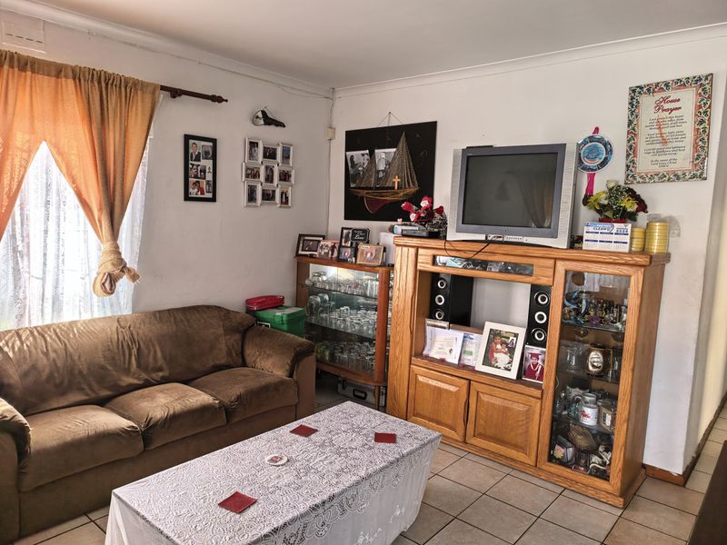 Renovator’s Dream with Table Mountain Views - Photo 7
