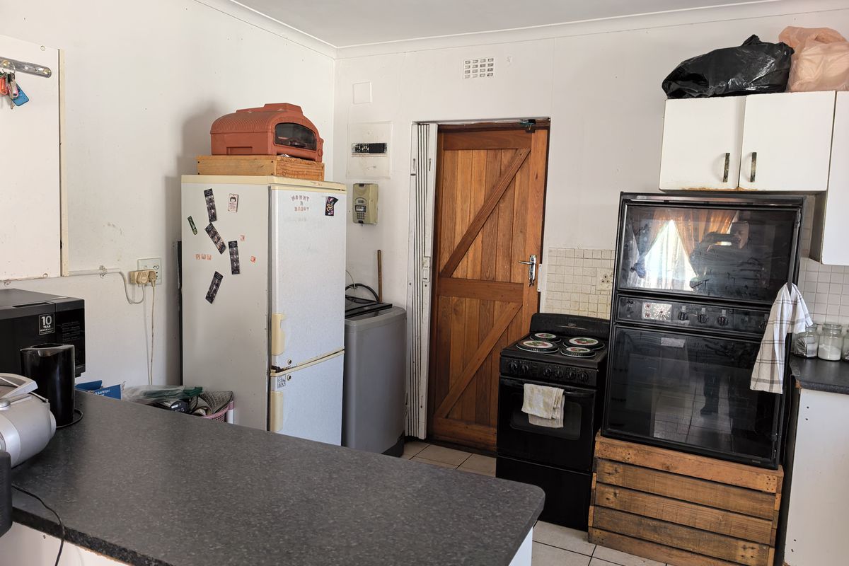 Renovator’s Dream with Table Mountain Views - Photo 2