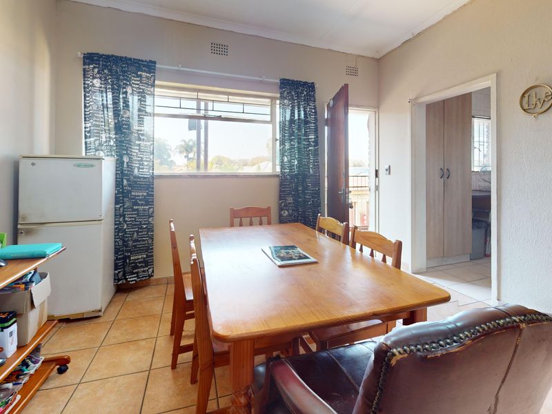 Harcourts Live Luxury NON-Distressed Auction – Bidding Starting From R450,000 - Photo 5