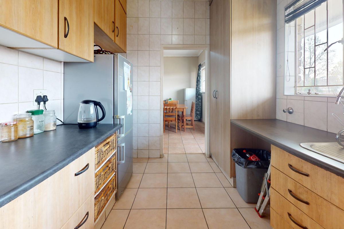 Harcourts Live Luxury NON-Distressed Auction – Bidding Starting From R450,000 - Photo 3