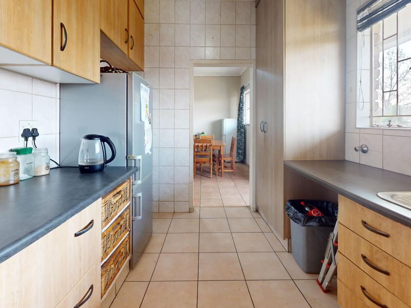 Harcourts Live Luxury NON-Distressed Auction – Bidding Starting From R450,000 - Photo 3