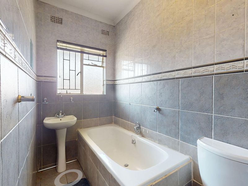 Harcourts Live Luxury NON-Distressed Auction – Bidding Starting From R450,000 - Photo 10
