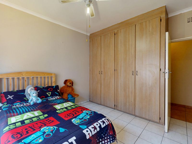 Harcourts Live Luxury NON-Distressed Auction – Bidding Starting From R450,000 - Photo 9