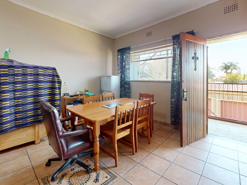 Harcourts Live Luxury NON-Distressed Auction – Bidding Starting From R450,000 - Photo 6