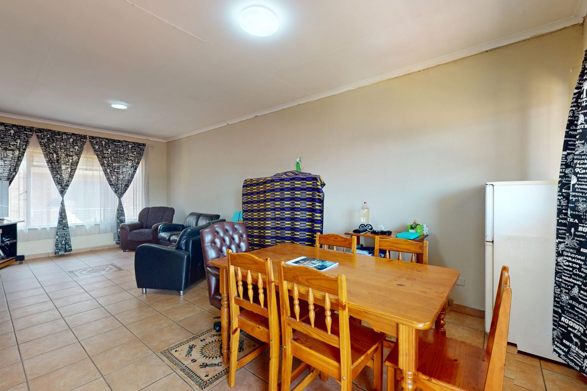 Harcourts Live Luxury NON-Distressed Auction – Bidding Starting From R450,000 - Photo 4