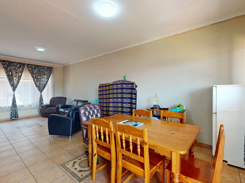 Harcourts Live Luxury NON-Distressed Auction – Bidding Starting From R450,000 - Photo 4