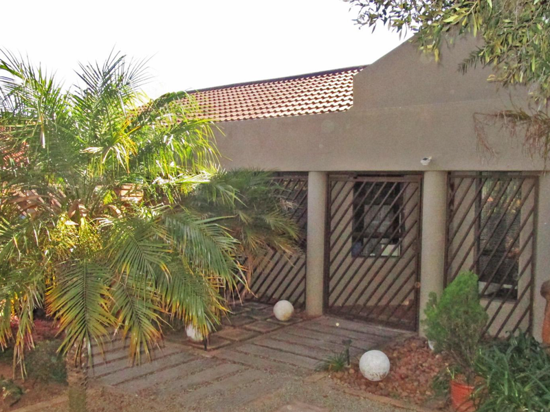 Pre-Hammer SALE– SECURE this property before auction  PRIME Residence in Sunward Park - Photo 3