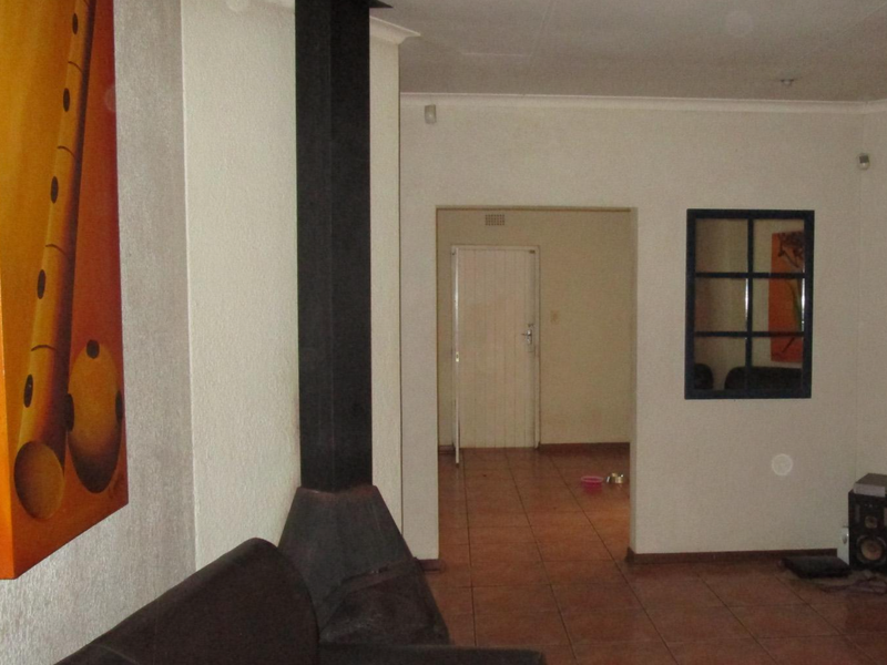 Pre-Hammer SALE– SECURE this property before auction  PRIME Residence in Sunward Park - Photo 10