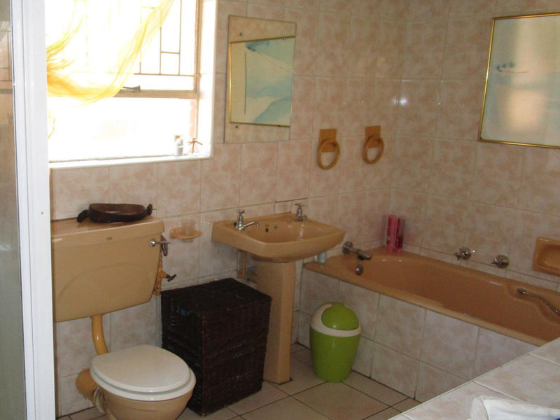 Pre-Hammer SALE– SECURE this property before auction  PRIME Residence in Sunward Park - Photo 9