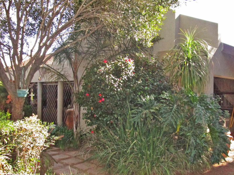 Pre-Hammer SALE– SECURE this property before auction  PRIME Residence in Sunward Park - Photo 6