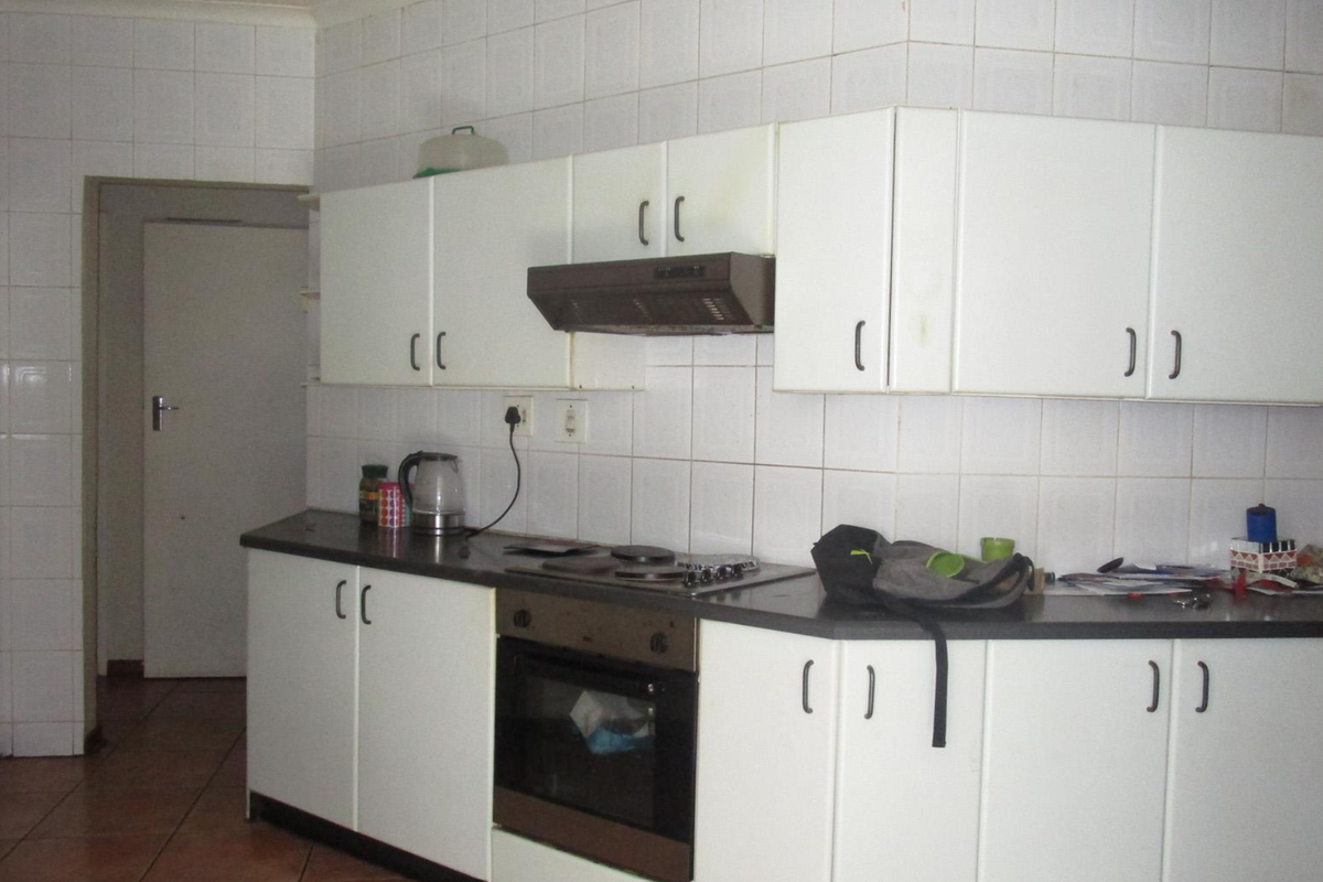 Pre-Hammer SALE– SECURE this property before auction  PRIME Residence in Sunward Park - Photo 4