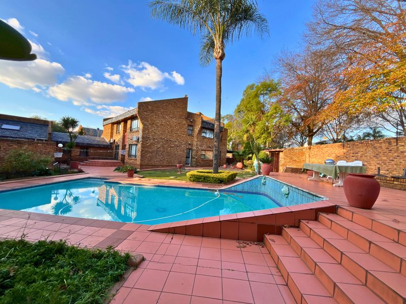 5-Bed Freestanding Space in Secure Bedfordview Complex with Beautiful Character - Photo 3