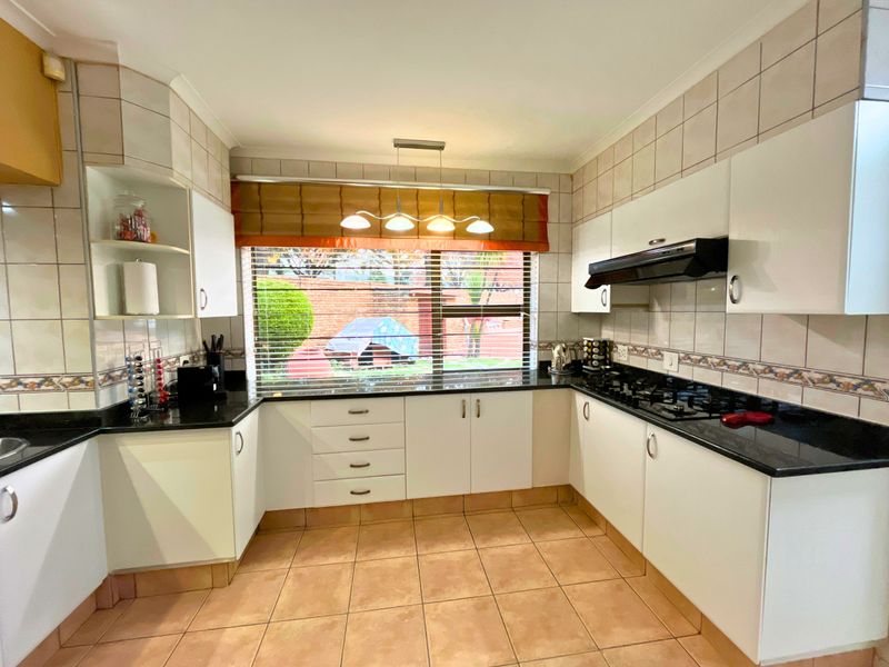 5-Bed Freestanding Space in Secure Bedfordview Complex with Beautiful Character - Photo 9