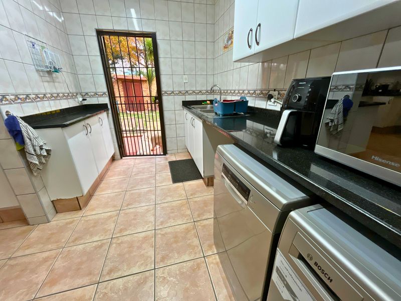 5-Bed Freestanding Space in Secure Bedfordview Complex with Beautiful Character - Photo 10