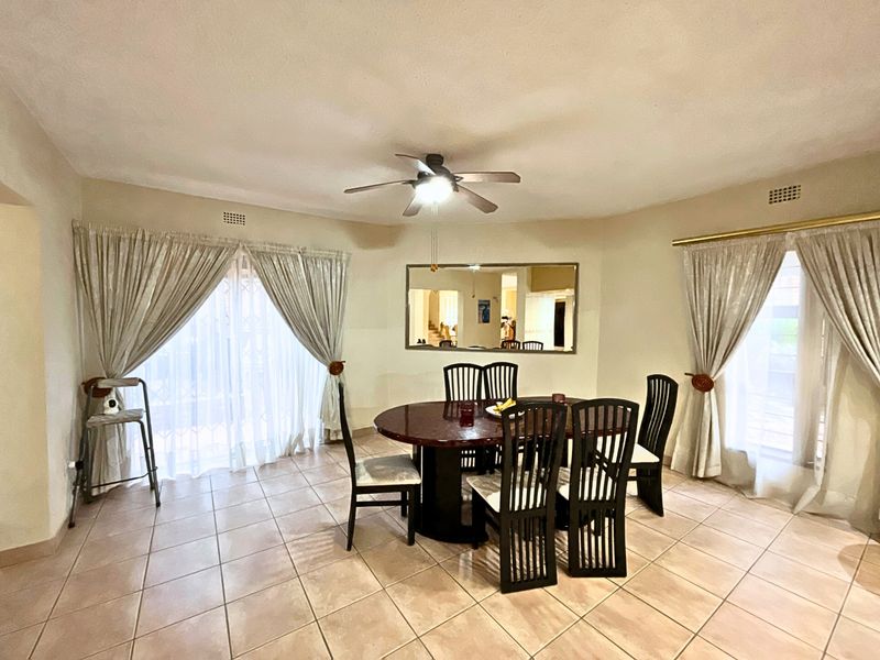 5-Bed Freestanding Space in Secure Bedfordview Complex with Beautiful Character - Photo 7