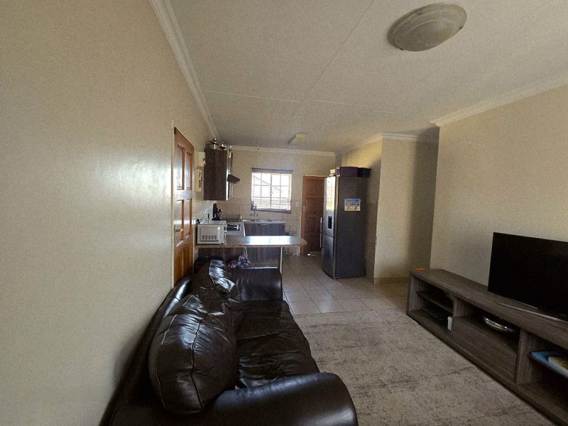 3 Bedroom House in Tasbet Park Ext 3 - Photo 3