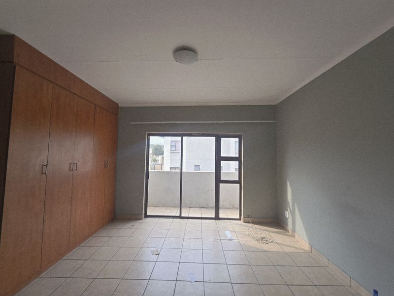 Spacious 3 Bedroom Apartment in Tasbet Park - Photo 9
