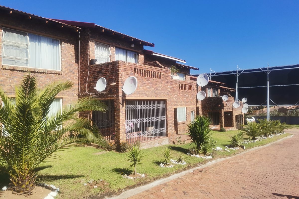 Duplex For Sale In Sandton - Photo 3