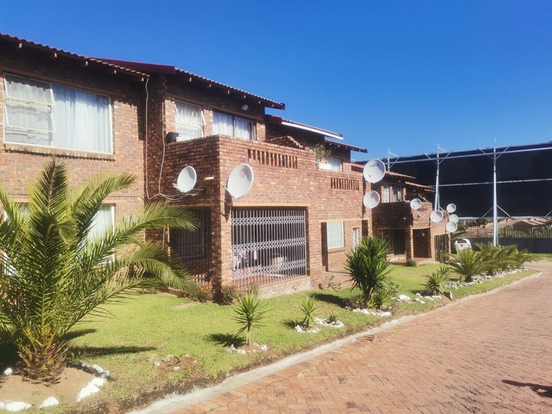 Duplex For Sale In Sandton - Photo 3