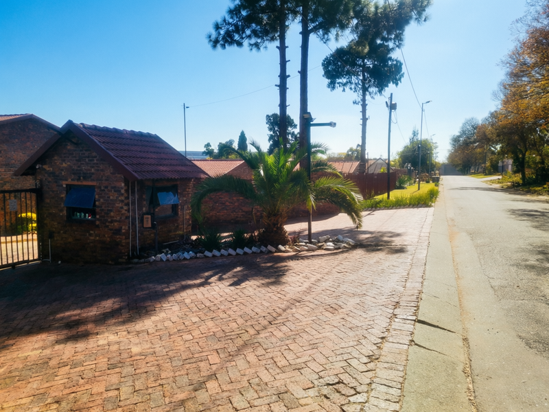 Duplex For Sale In Sandton - Photo 1