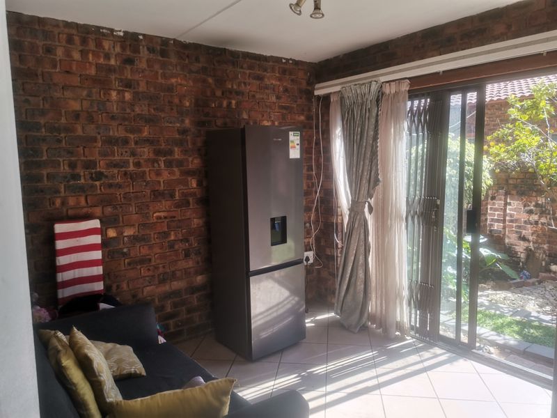 Duplex For Sale In Sandton - Photo 7
