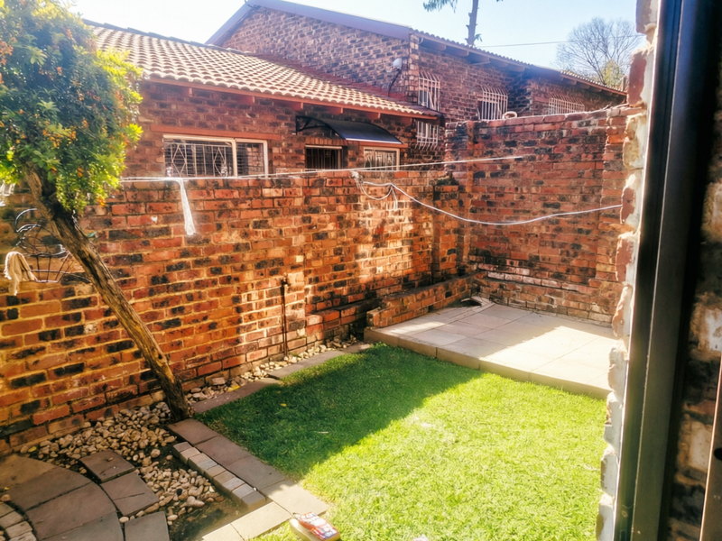Duplex For Sale In Sandton - Photo 8