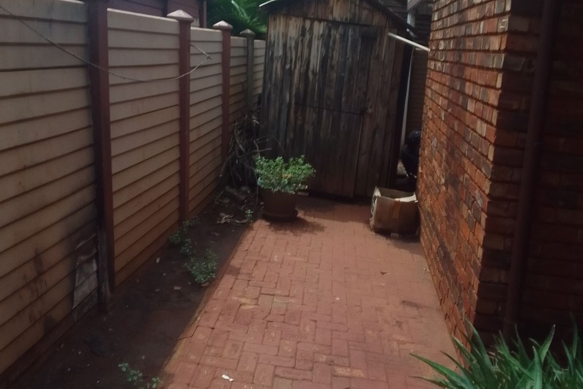 Neat & Low-Maintenance Family Home Near a Primary School Geelhoutpark Ext 9 - Photo 3