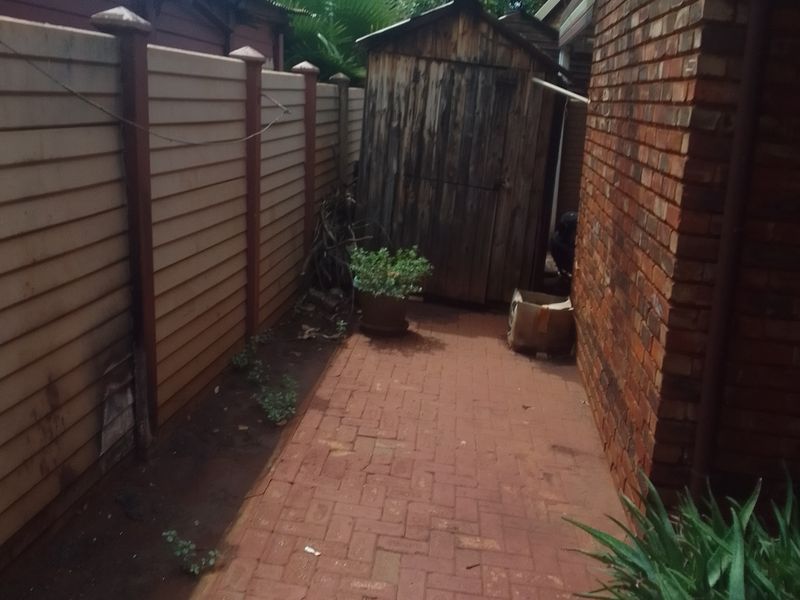 Neat & Low-Maintenance Family Home Near a Primary School Geelhoutpark Ext 9 - Photo 3