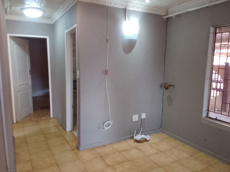 Neat & Low-Maintenance Family Home Near a Primary School Geelhoutpark Ext 9 - Photo 5
