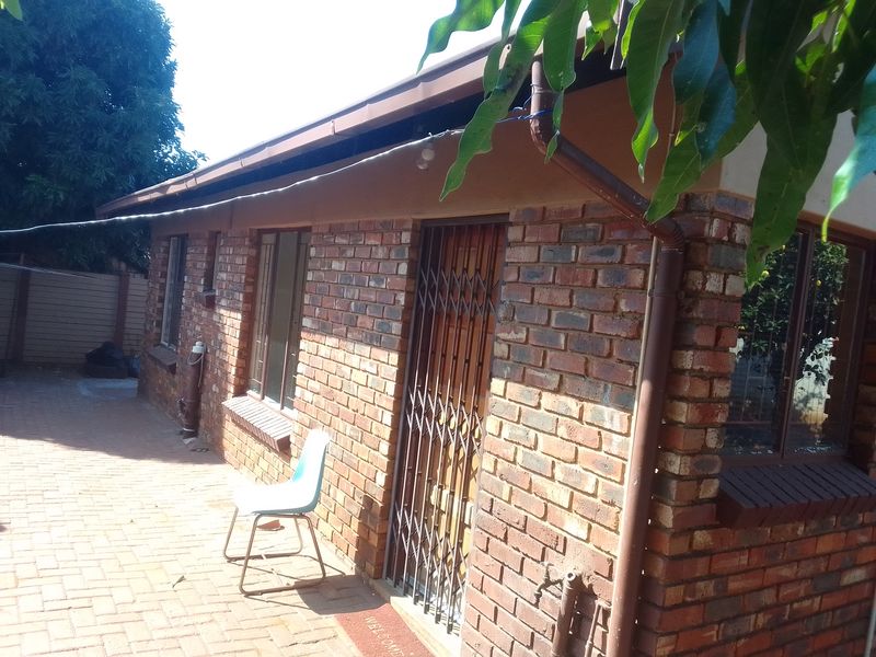 Neat & Low-Maintenance Family Home Near a Primary School Geelhoutpark Ext 9 - Photo 1