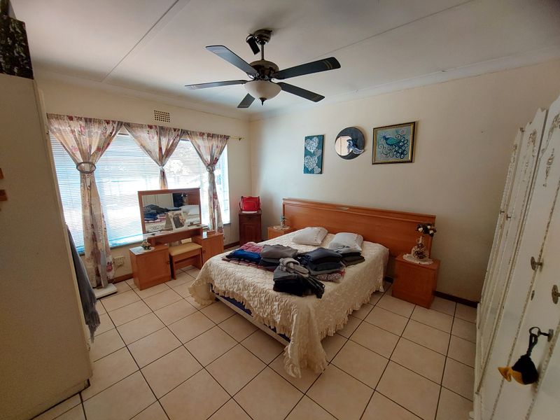 Spacious Family Home with Pool & 2 Income-Generating Flats – A Rare Opportunity! - Photo 9
