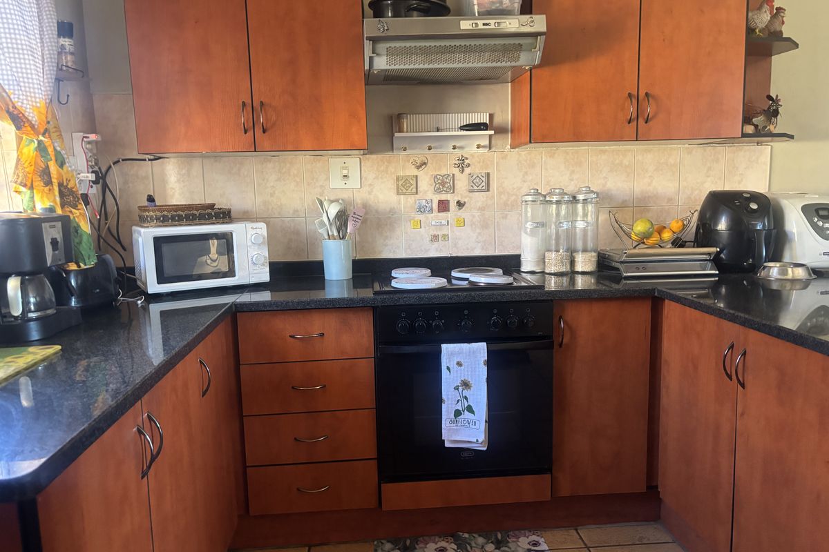 Perfect Starter For Sale - Exclusive Agent - Photo 2