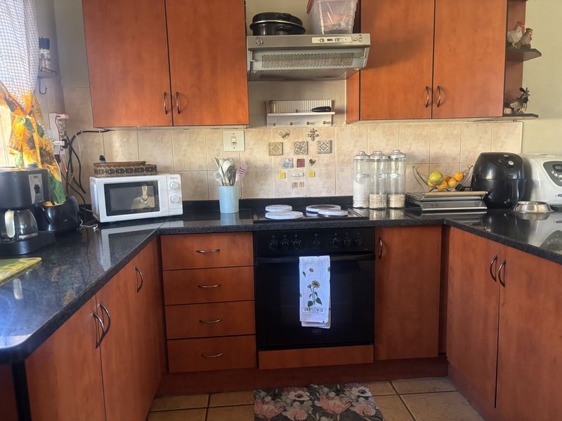 Perfect Starter For Sale - Exclusive Agent - Photo 2