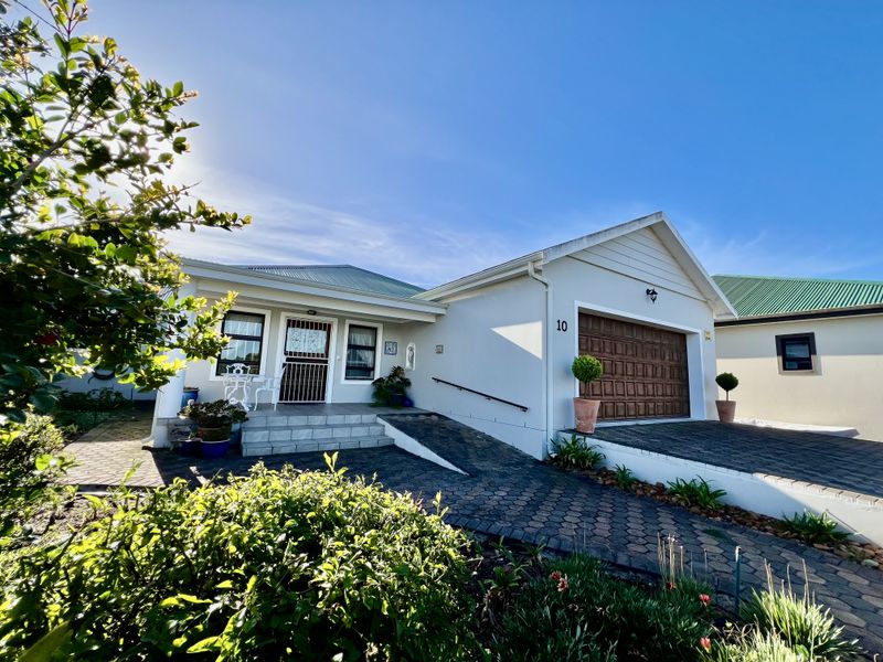 House For Sale In Stilbaai - Photo 1