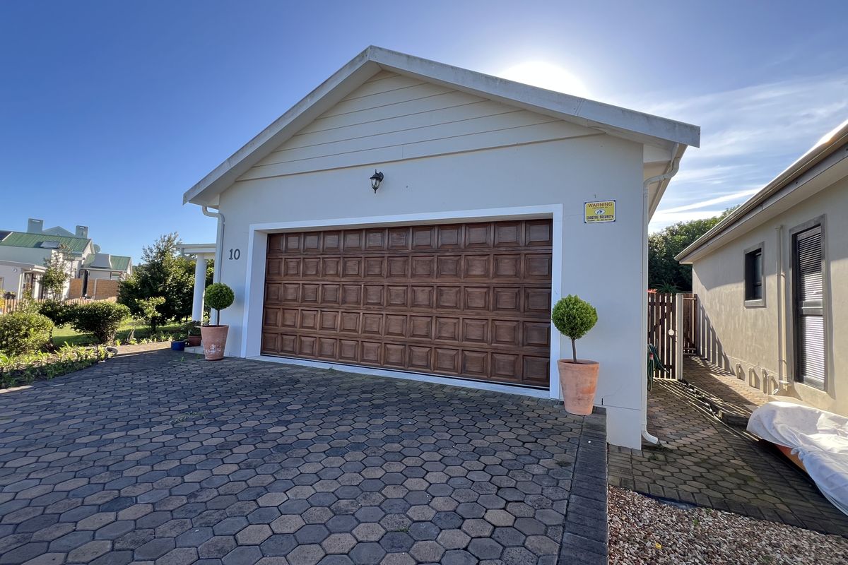 House For Sale In Stilbaai - Photo 2