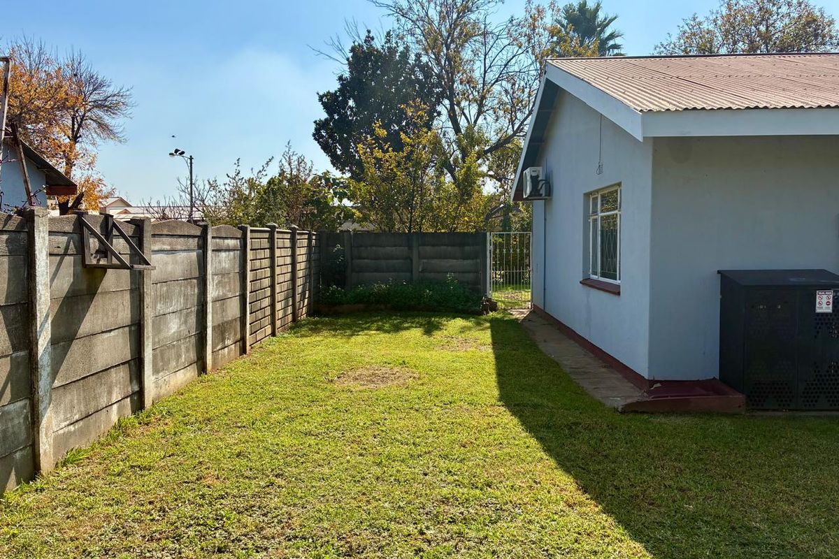 Charming 3-bedroom house for sale in Vanderbijlpark SE 1, perfect for families seeking comfort and - Photo 4