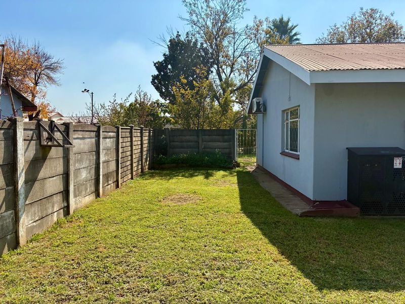 Charming 3-bedroom house for sale in Vanderbijlpark SE 1, perfect for families seeking comfort and - Photo 4