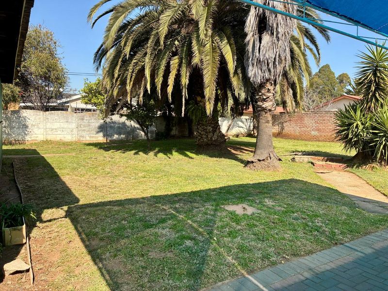 Charming 3-bedroom house for sale in Vanderbijlpark SE 1, perfect for families seeking comfort and - Photo 6