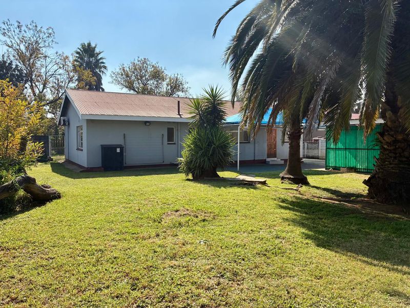 Charming 3-bedroom house for sale in Vanderbijlpark SE 1, perfect for families seeking comfort and - Photo 7
