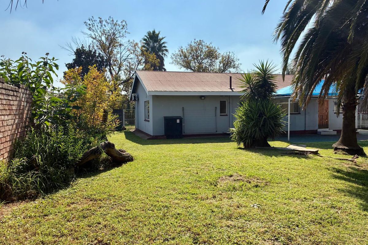 Charming 3-bedroom house for sale in Vanderbijlpark SE 1, perfect for families seeking comfort and - Photo 5