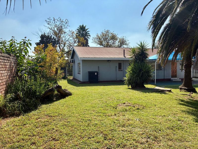 Charming 3-bedroom house for sale in Vanderbijlpark SE 1, perfect for families seeking comfort and - Photo 5