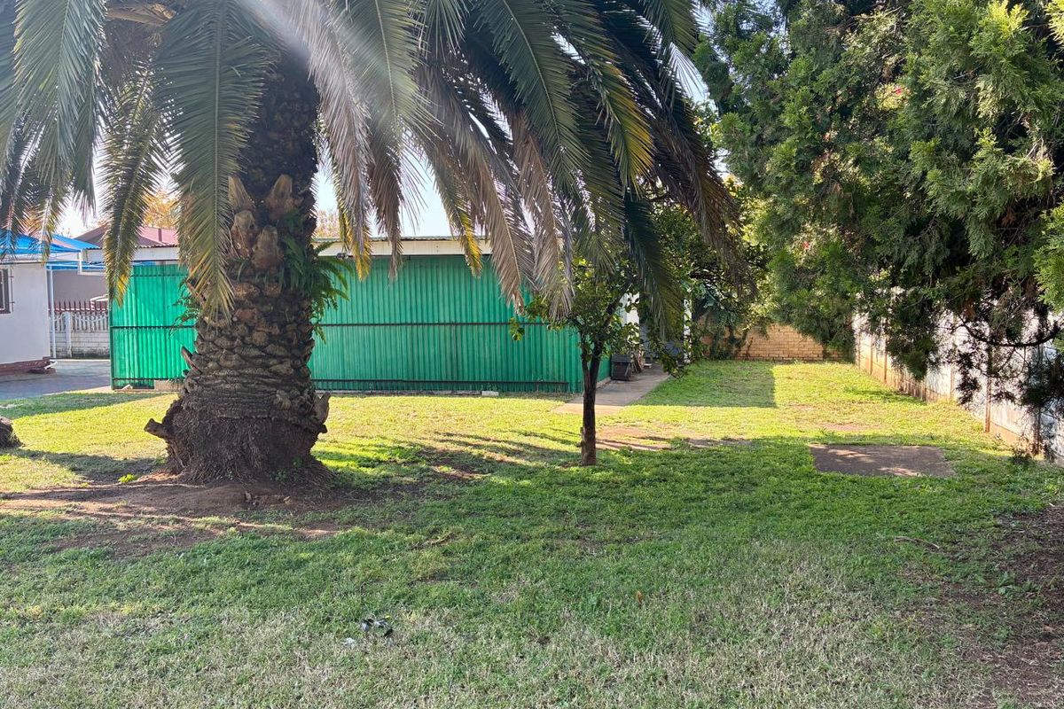 Charming 3-bedroom house for sale in Vanderbijlpark SE 1, perfect for families seeking comfort and - Photo 3