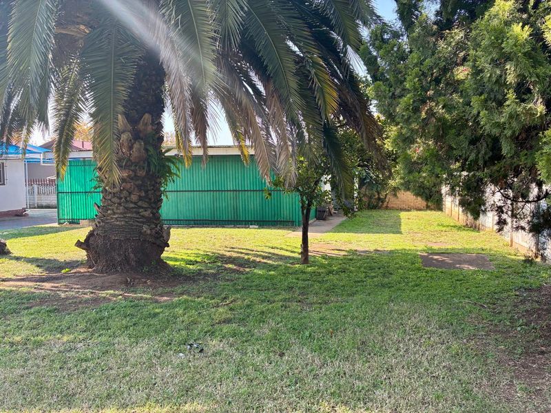 Charming 3-bedroom house for sale in Vanderbijlpark SE 1, perfect for families seeking comfort and - Photo 3