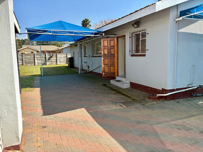 Charming 3-bedroom house for sale in Vanderbijlpark SE 1, perfect for families seeking comfort and - Photo 10