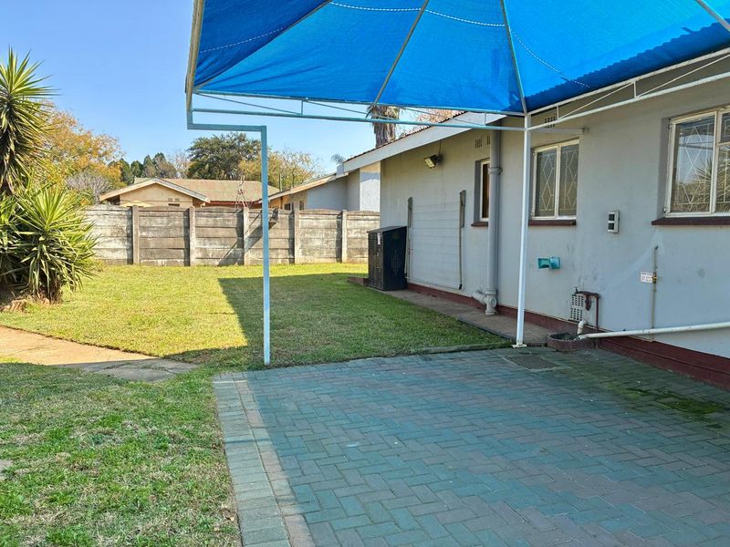 Charming 3-bedroom house for sale in Vanderbijlpark SE 1, perfect for families seeking comfort and - Photo 9