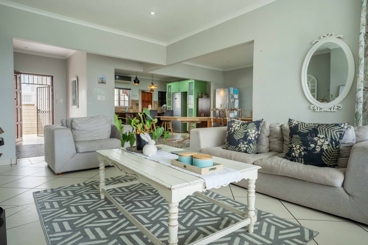 Bidding to start from R1.5mil!! Live Modern Auction! On Show By Appointment. - Photo 5