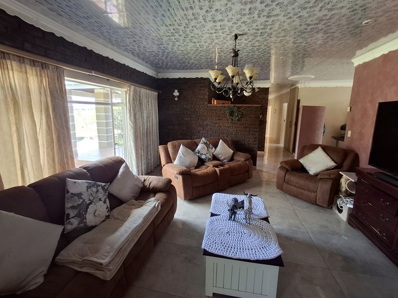 4 Bedroom house in Aviary Hill - Photo 6