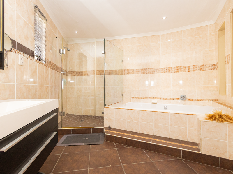 Spacious Family Living & Entertainer’s Dream in D’urbanvale - Photo 10