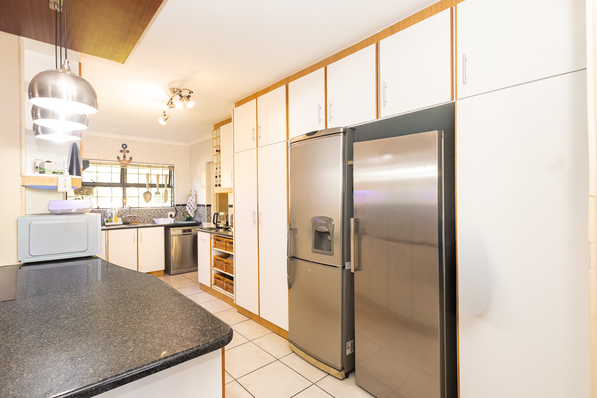 Spacious Family Living & Entertainer’s Dream in D’urbanvale - Photo 3